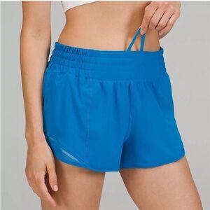 Lululemon hotty hot shorts size 6 and 2.5 inch
Color poolside